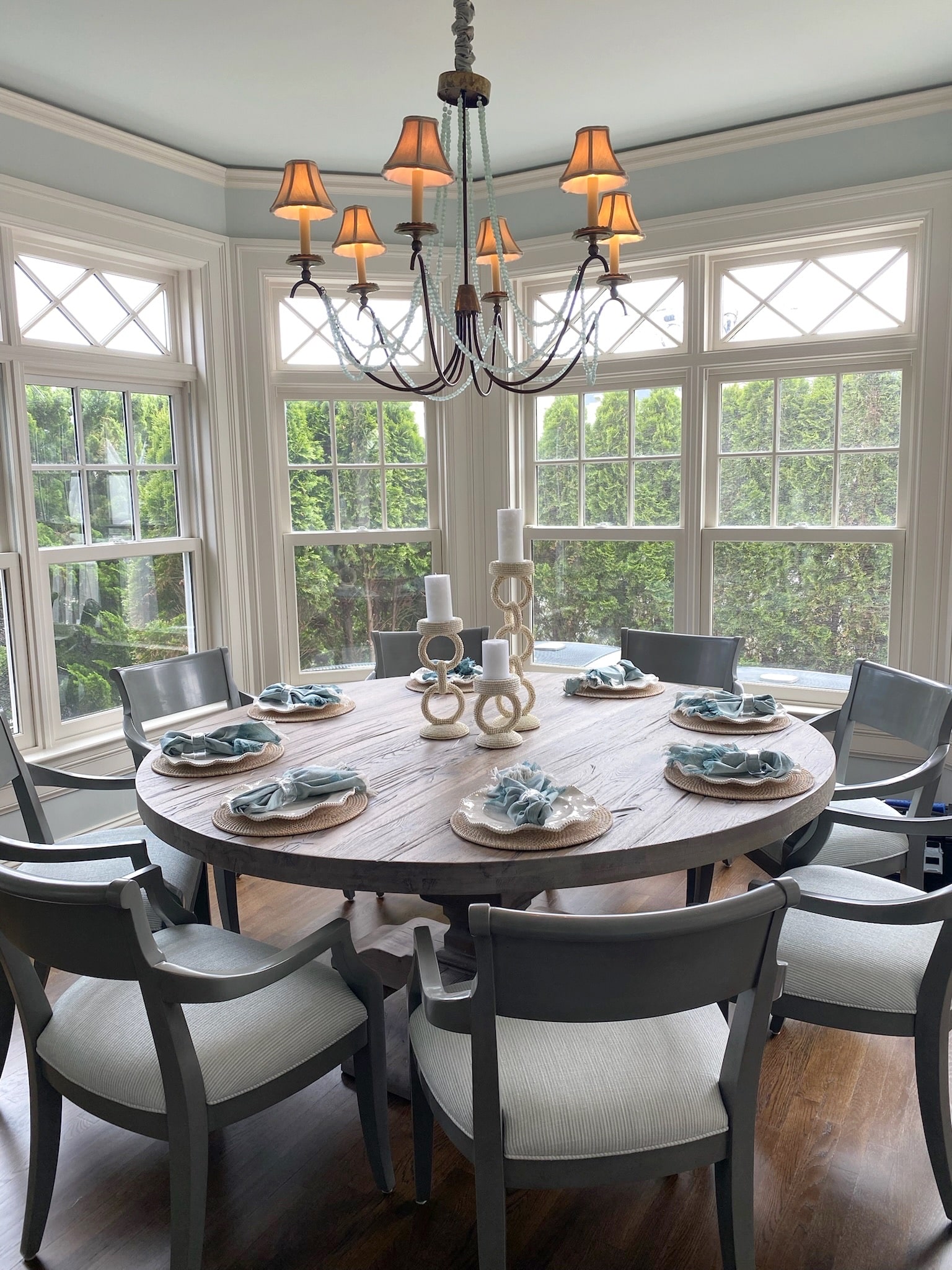 A dining room with a round table and chairs featuring a stunning interior design.